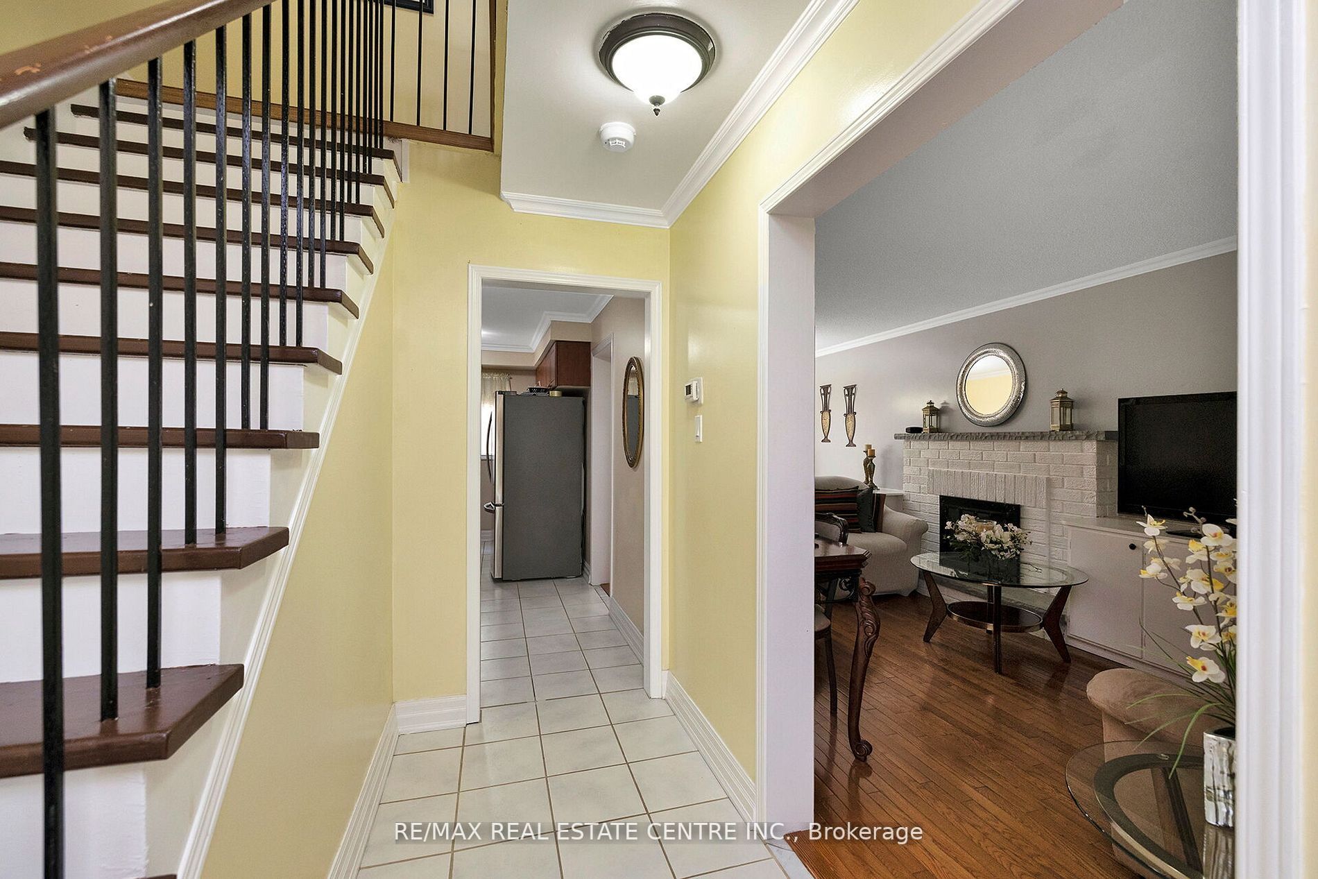 70 Dutch Cres