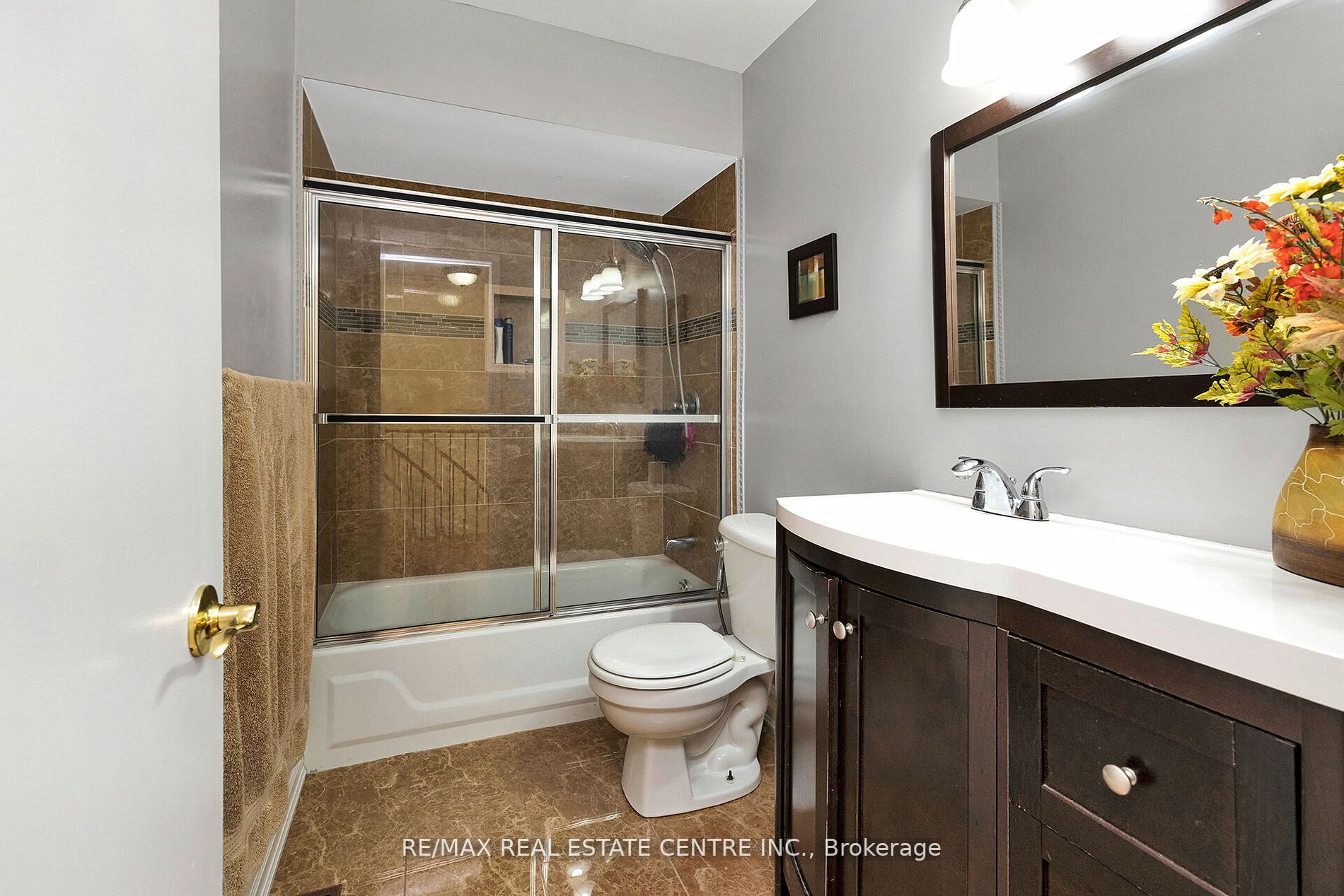 70 Dutch Cres