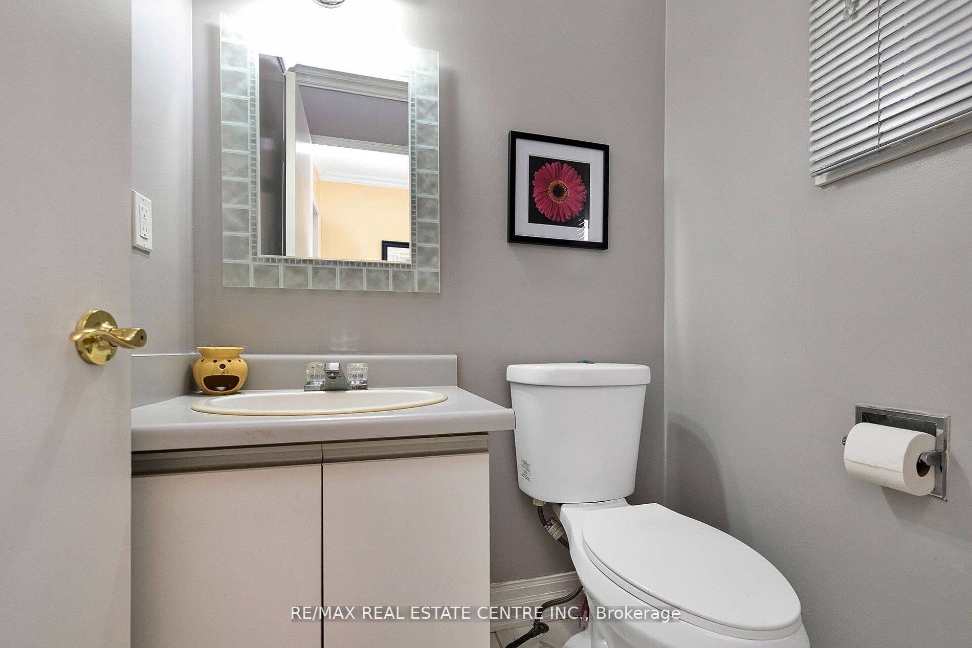 70 Dutch Cres