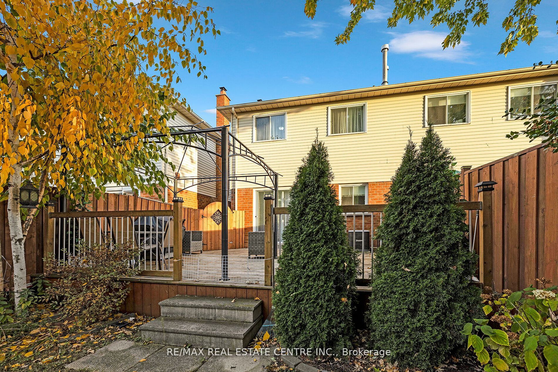 70 Dutch Cres