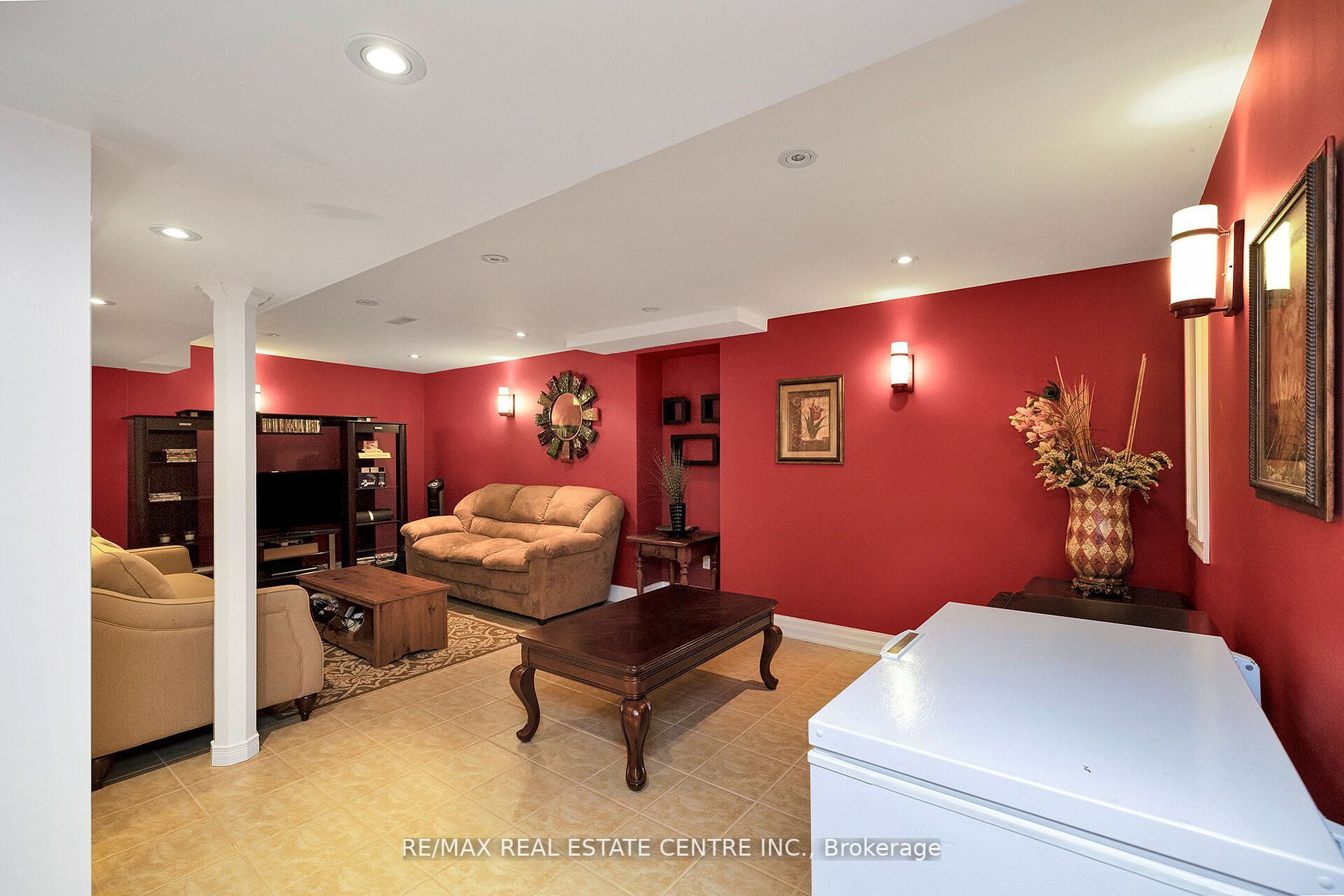 70 Dutch Cres
