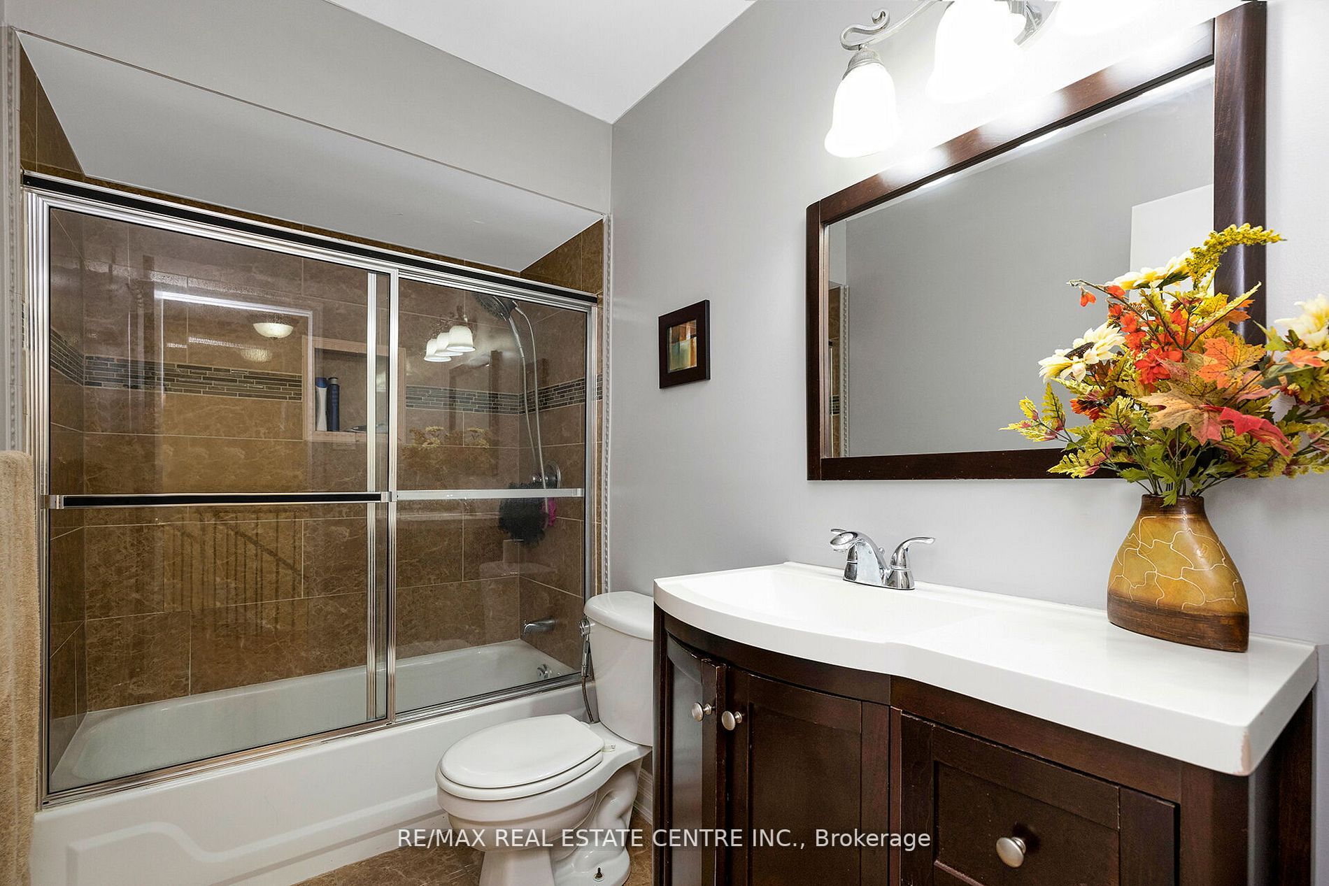 70 Dutch Cres