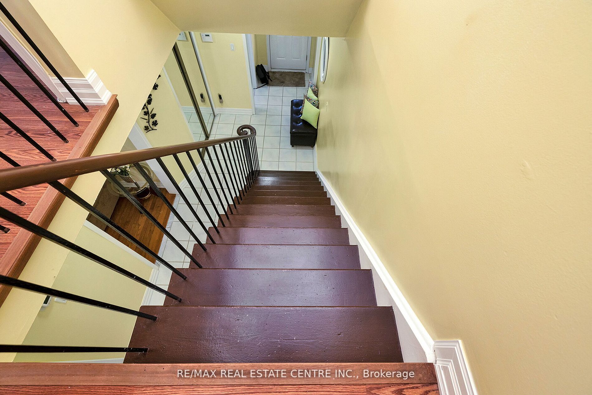 70 Dutch Cres