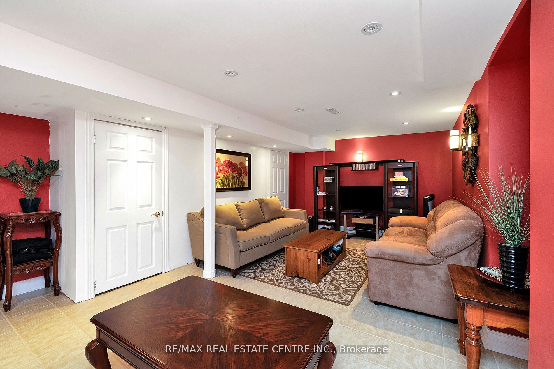 70 Dutch Cres