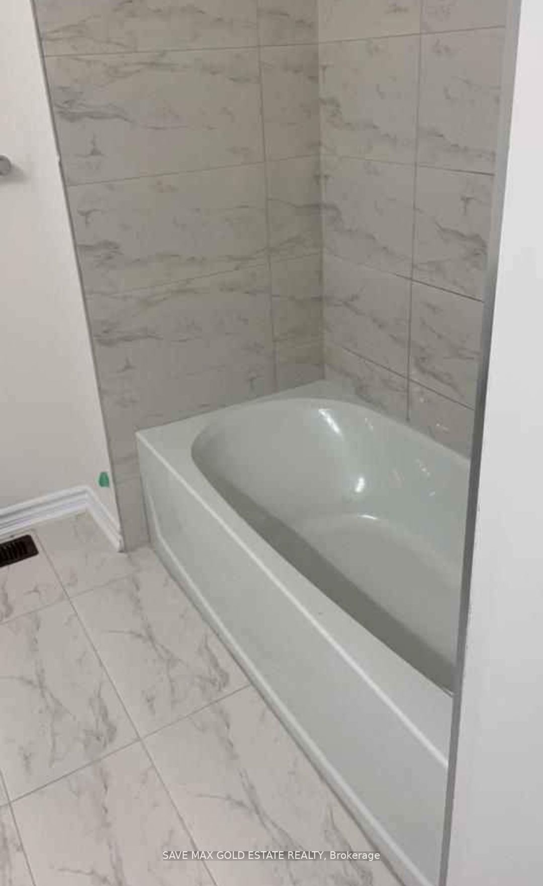 15 Del Grappa St