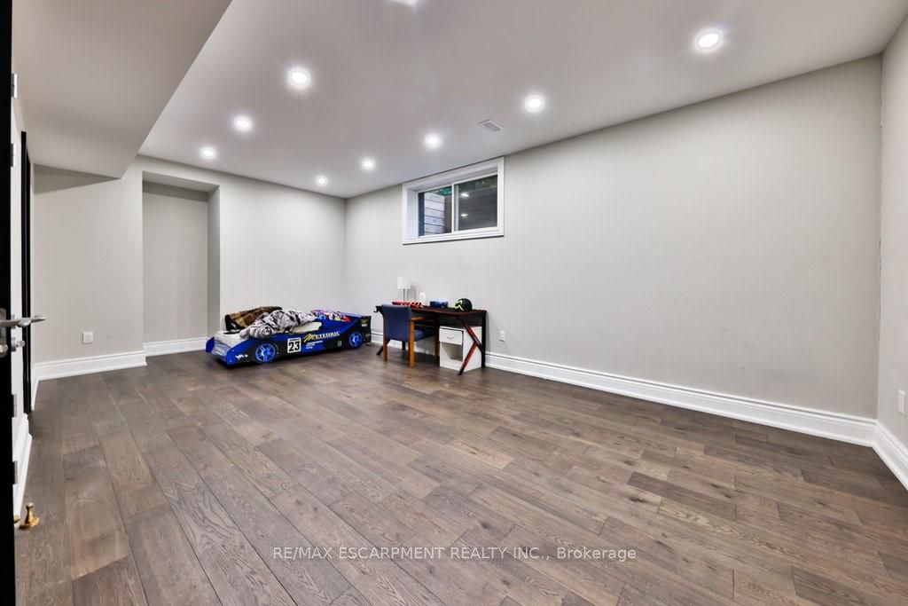 1538 Lorne Park Road