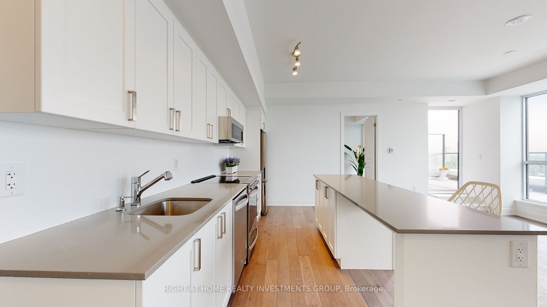 1063 Douglas Mccurdy Comm Circ, #903