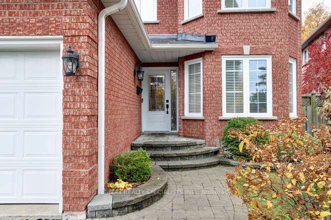 3135 Dover Cres