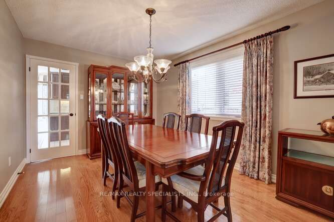 3135 Dover Cres