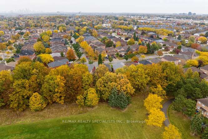 3135 Dover Cres