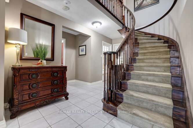 3135 Dover Cres