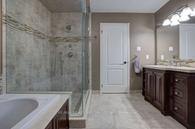 3135 Dover Cres