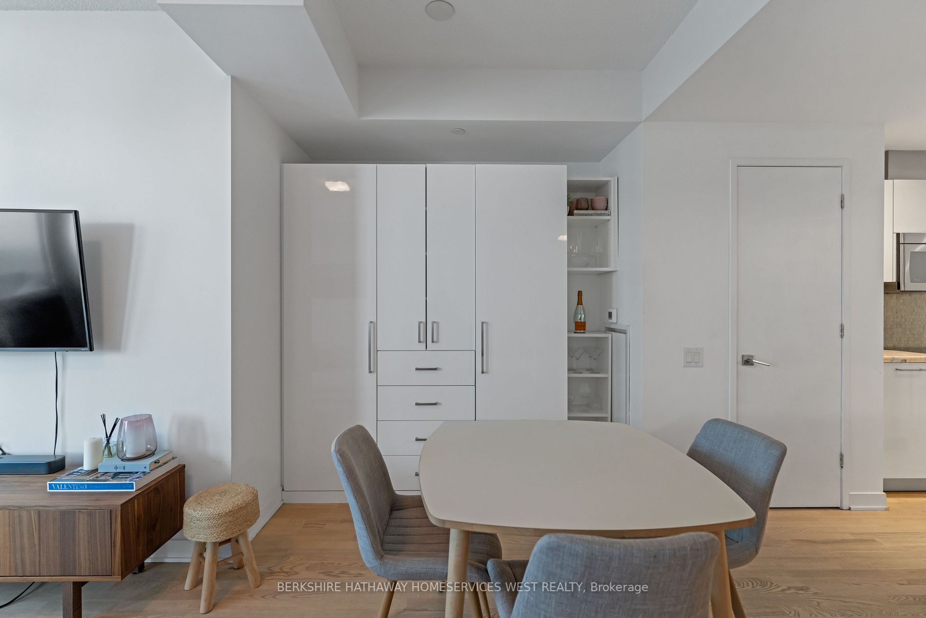 90 Park Lawn Rd, #2802