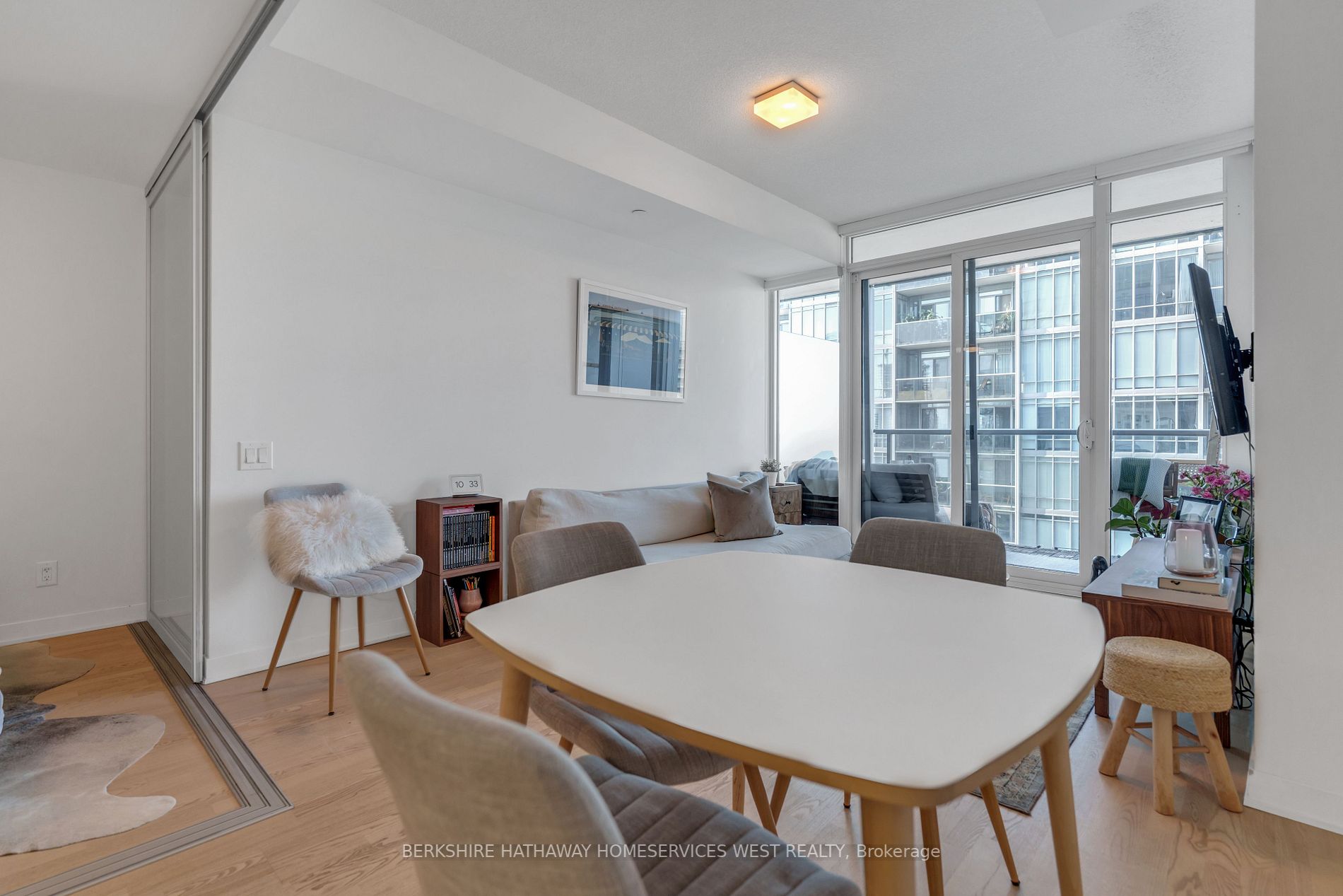 90 Park Lawn Rd, #2802