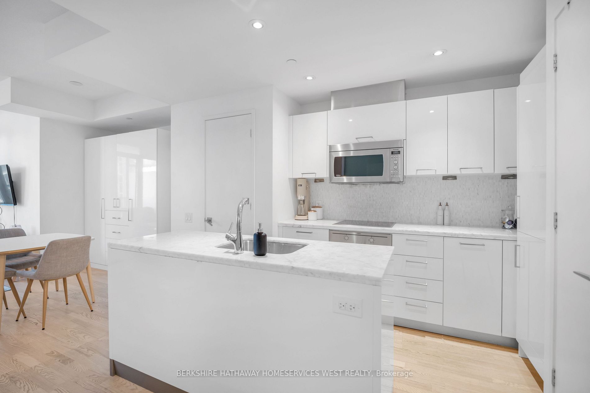 90 Park Lawn Rd, #2802