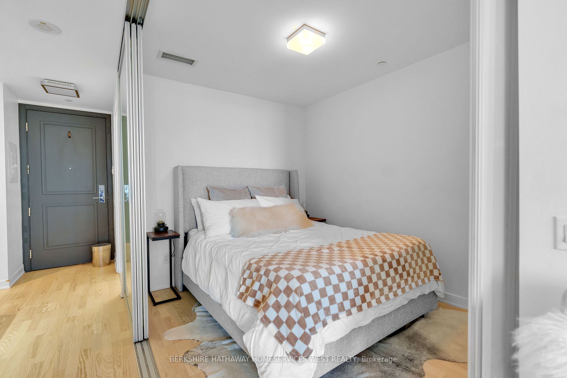 90 Park Lawn Rd, #2802