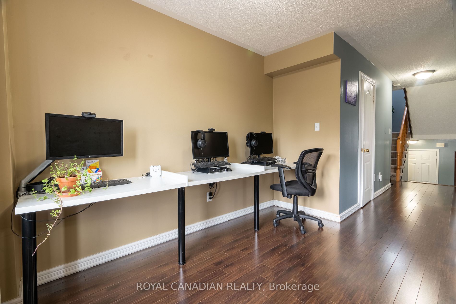 77 Wilmont Crt