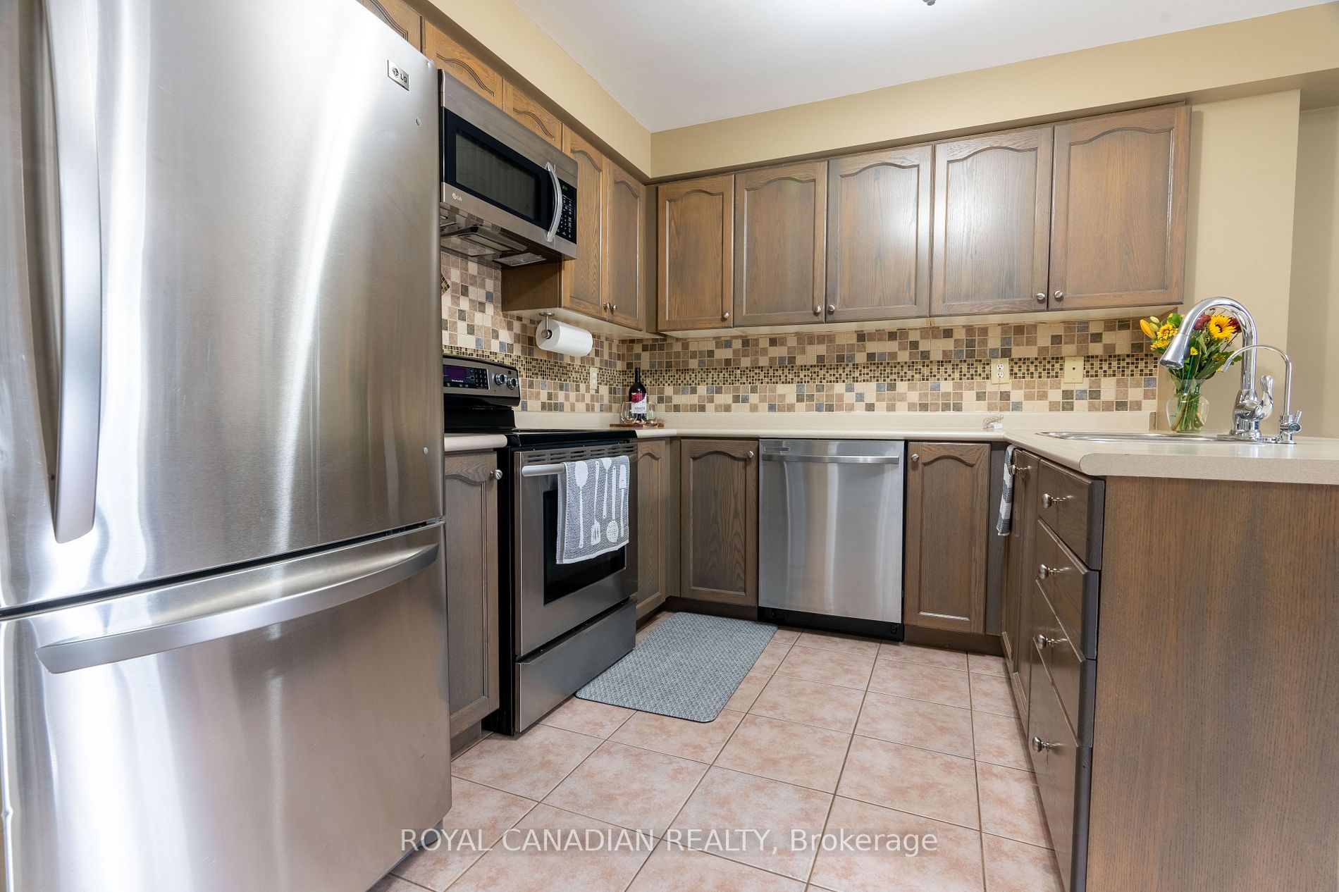 77 Wilmont Crt