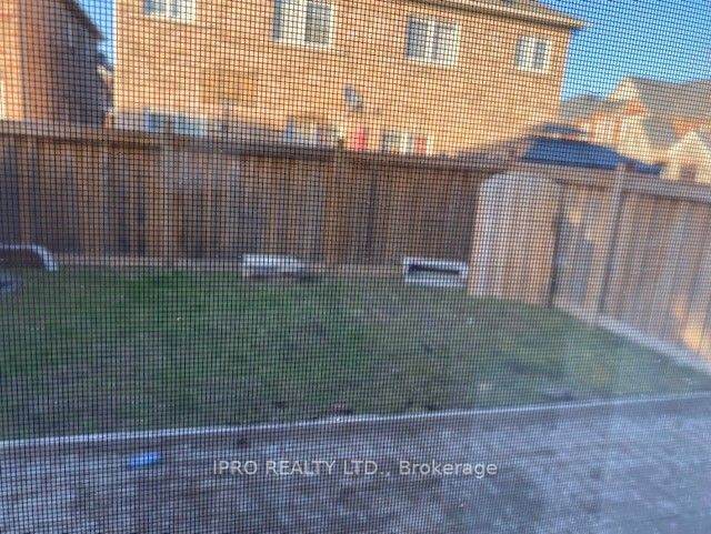 561 Lott Cres