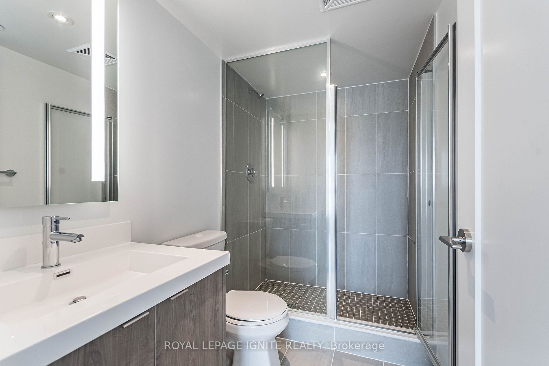 5 Mabelle Ave, #836