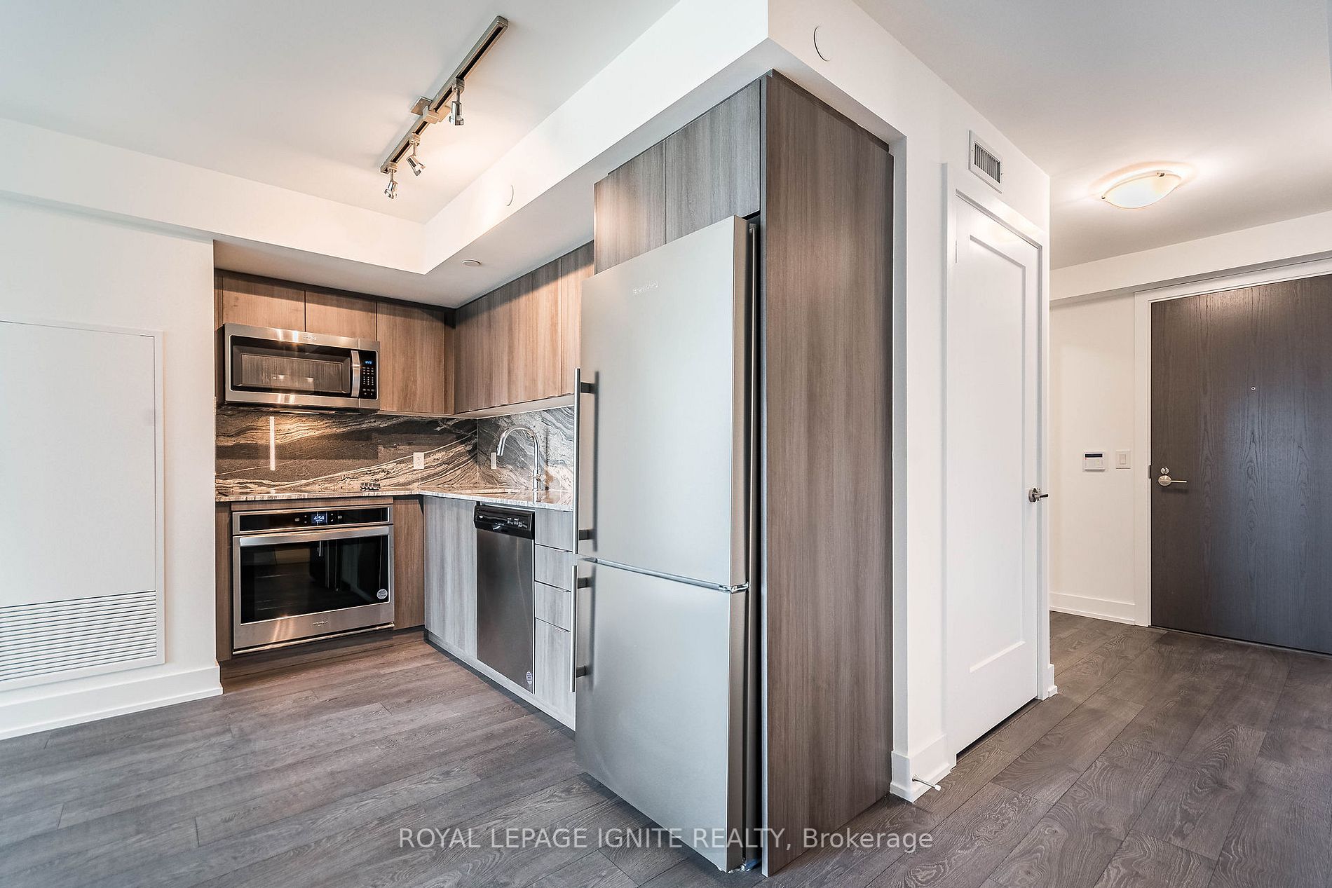 5 Mabelle Ave, #836