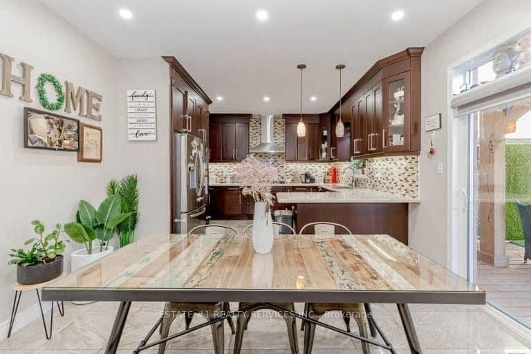 18 Tideland Dr