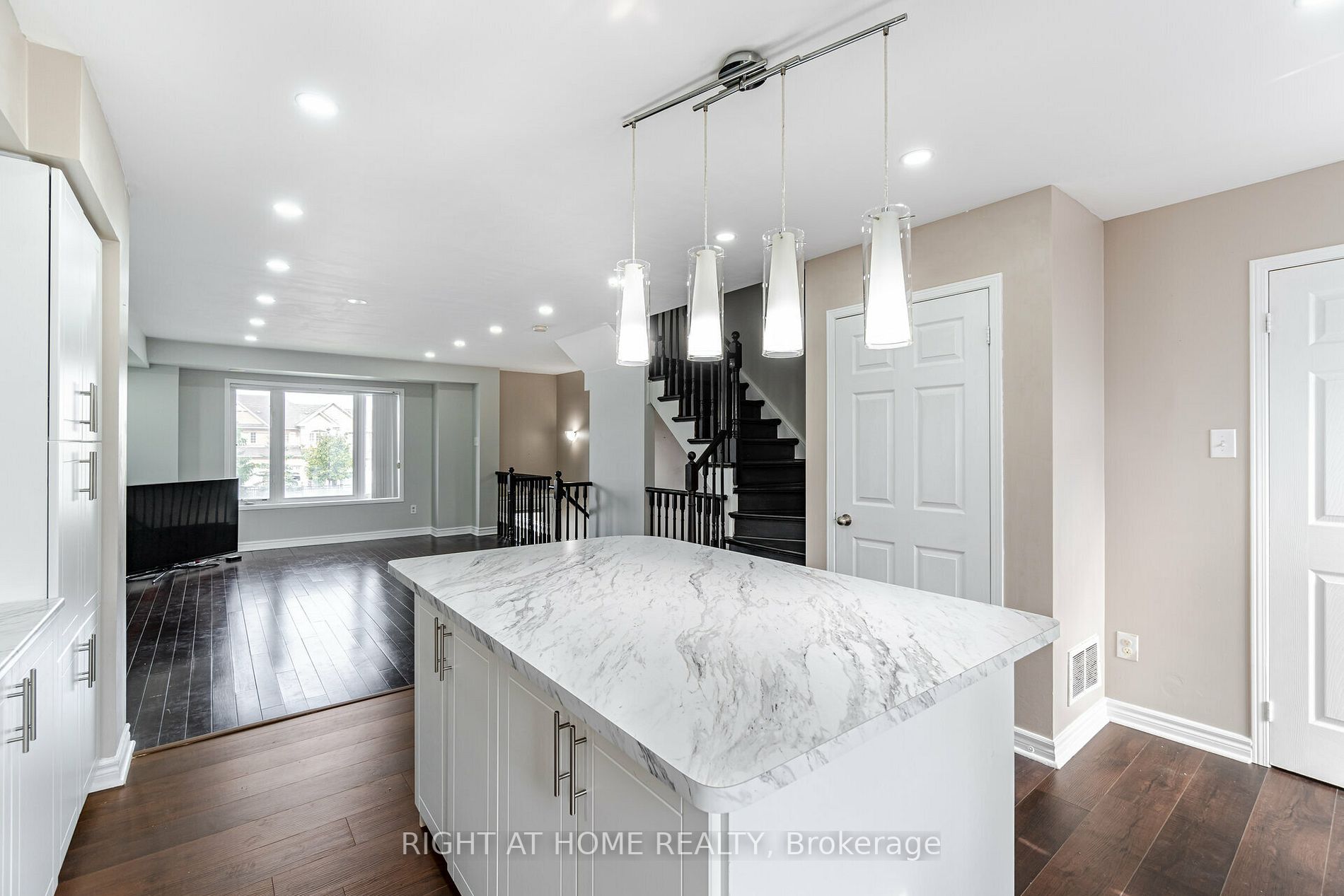 60 Fairwood Circ, #45