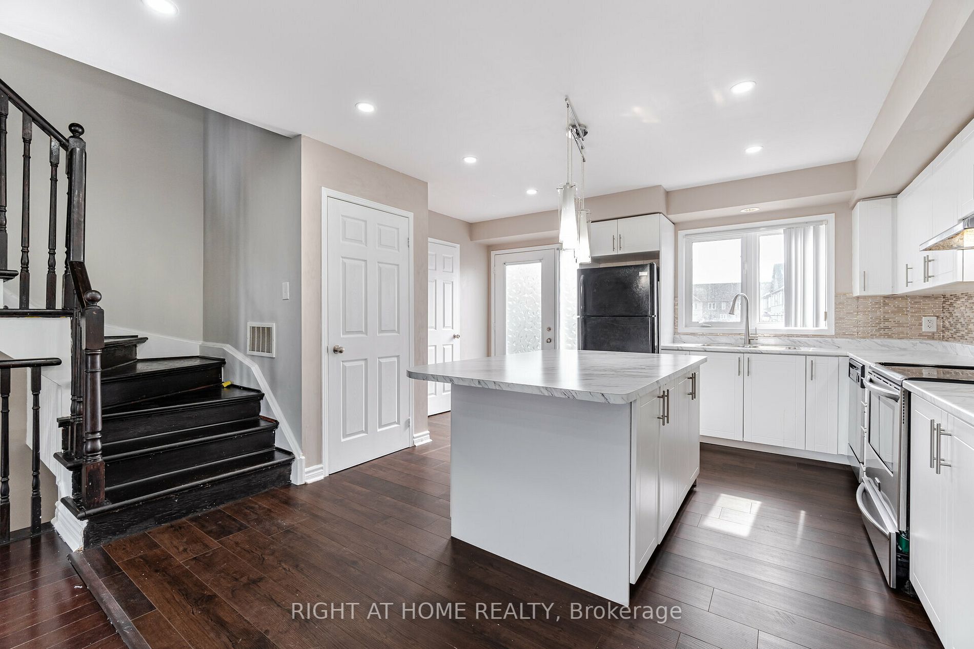 60 Fairwood Circ, #45