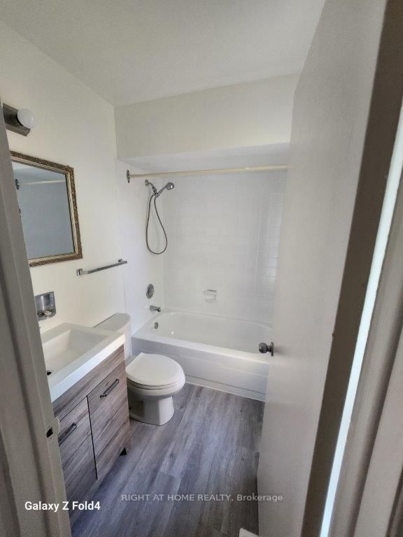 5475 Lakeshore Road E, #3