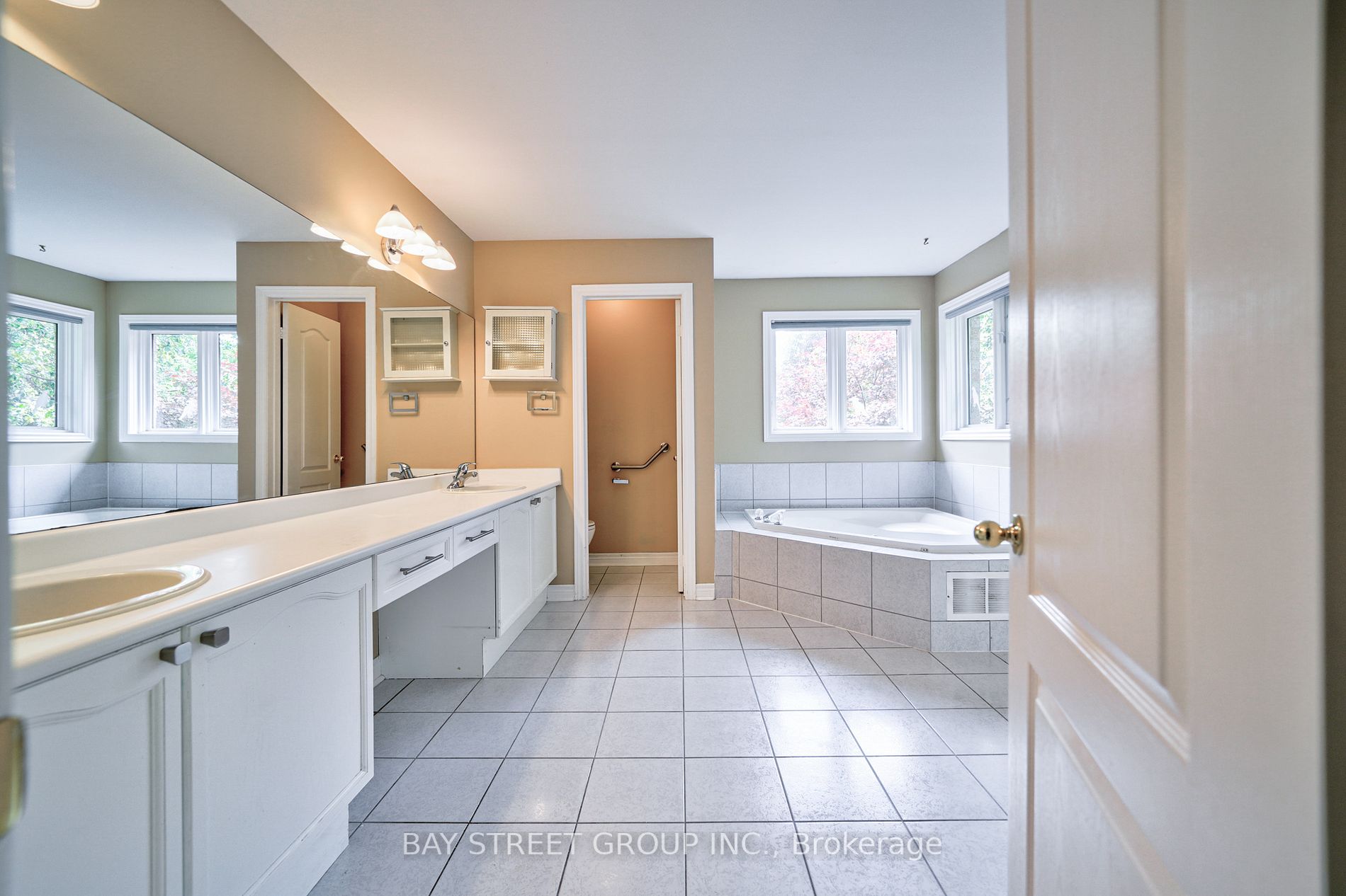 1665 Glenvista Dr