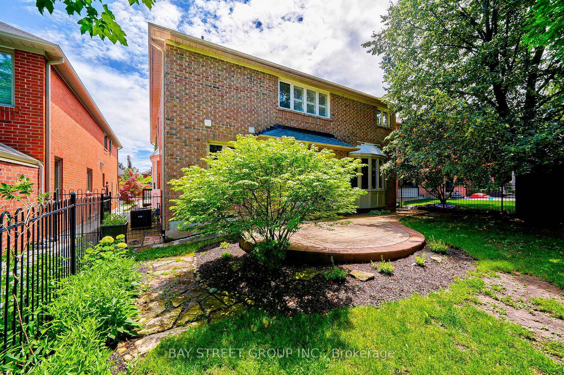 1665 Glenvista Dr