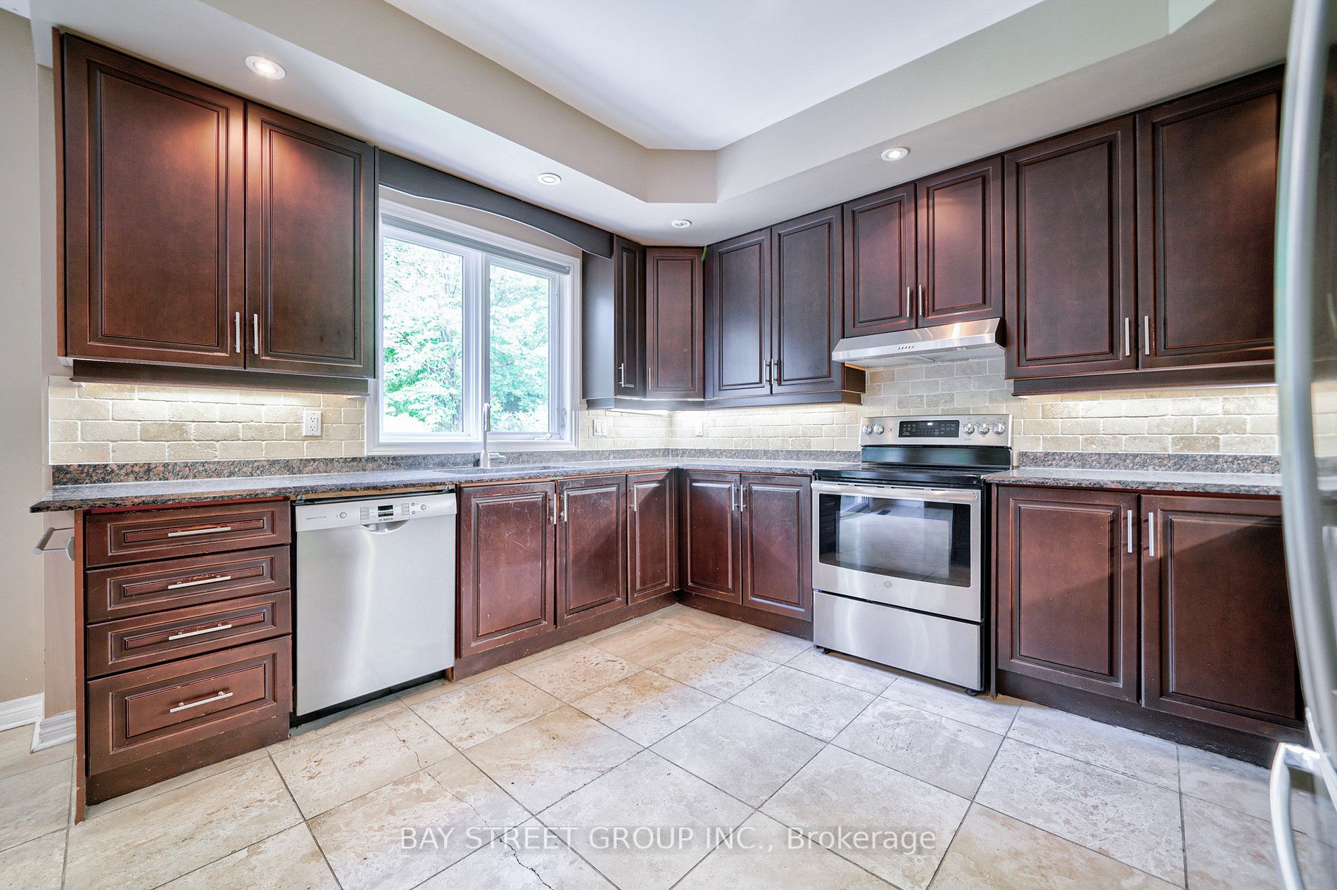 1665 Glenvista Dr