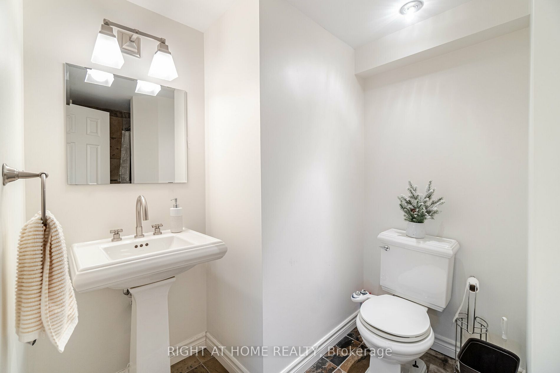 1642 Ramshaw Cres