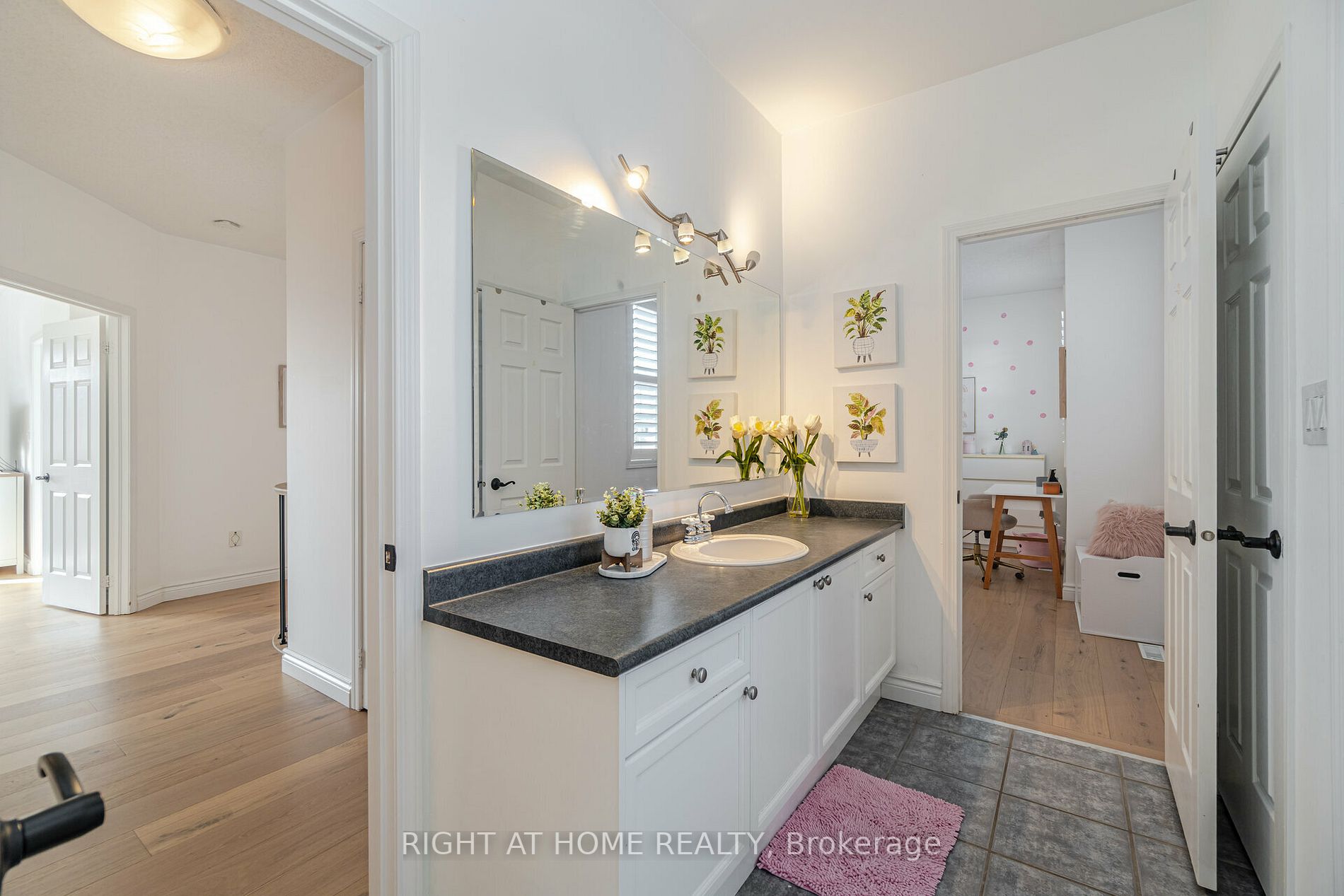 1642 Ramshaw Cres