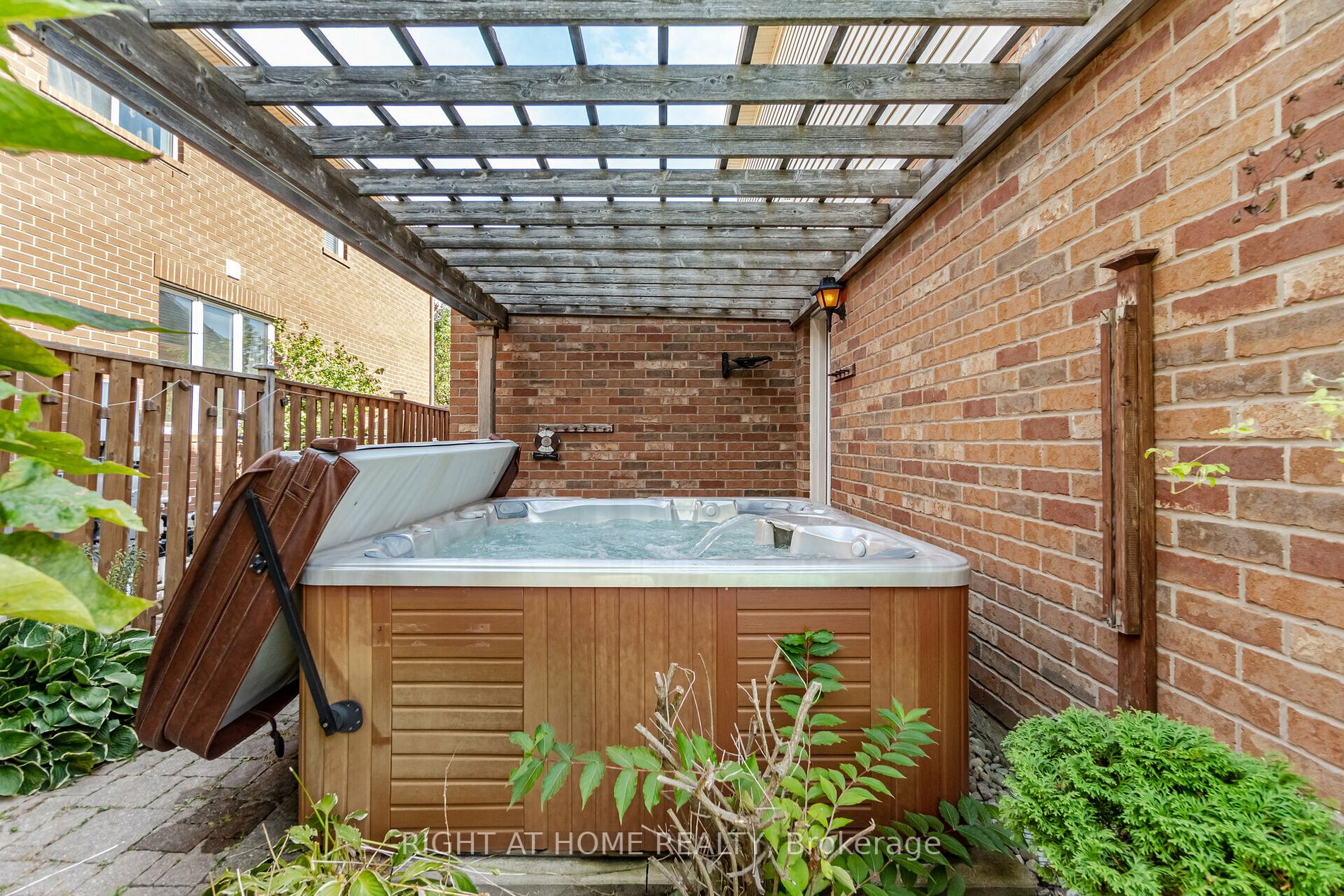 1642 Ramshaw Cres