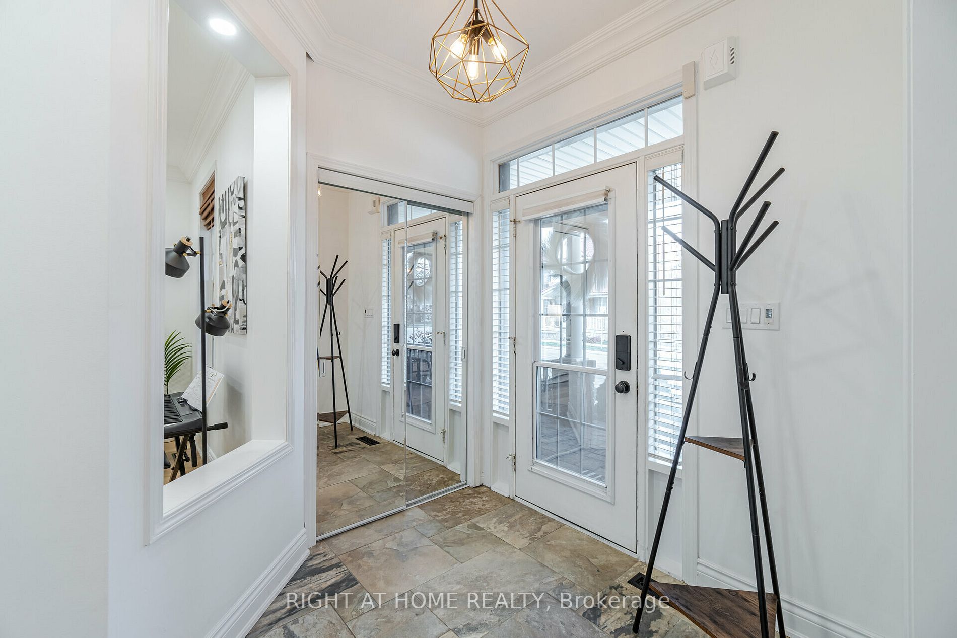 1642 Ramshaw Cres