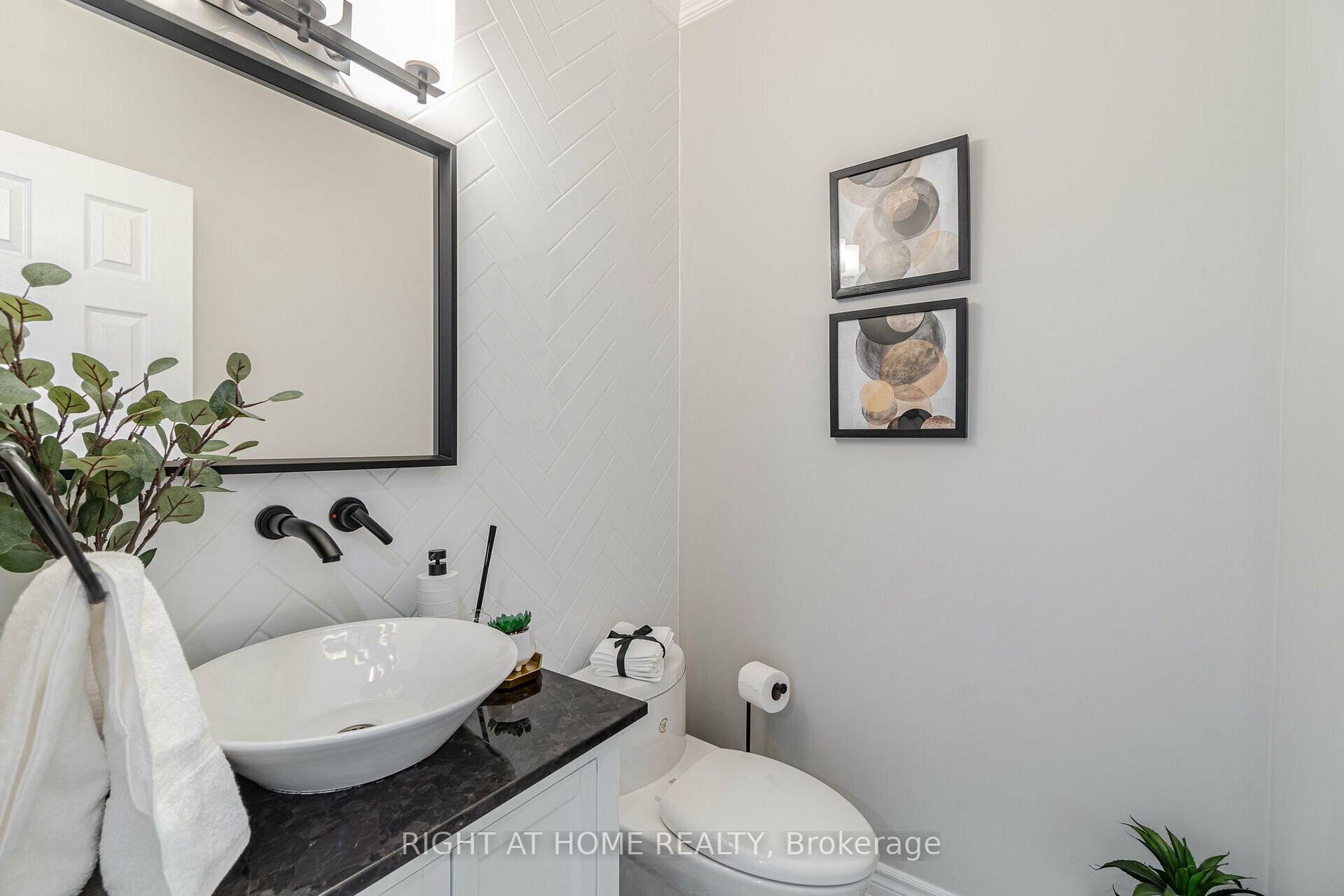 1642 Ramshaw Cres