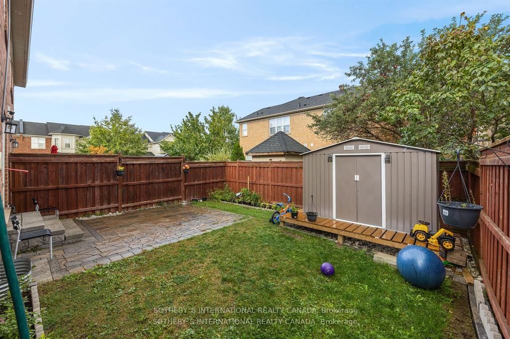 1158 Riddell Cres