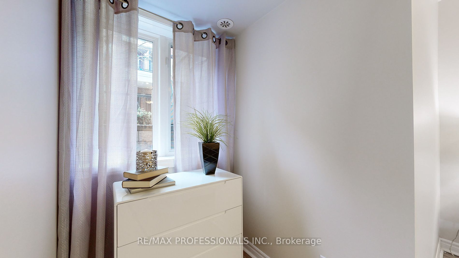 20 Carnation Avenue, #48