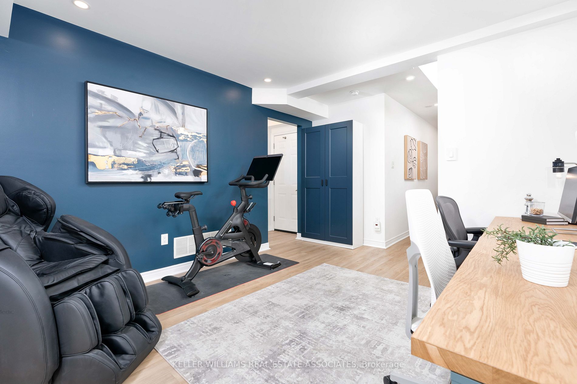2220 Queensway Drive, #14