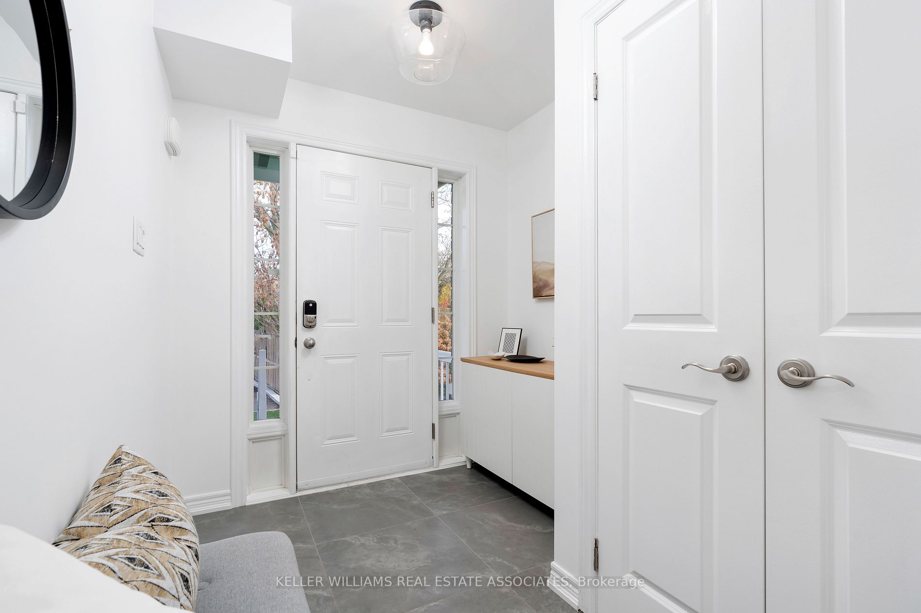 2220 Queensway Drive, #14
