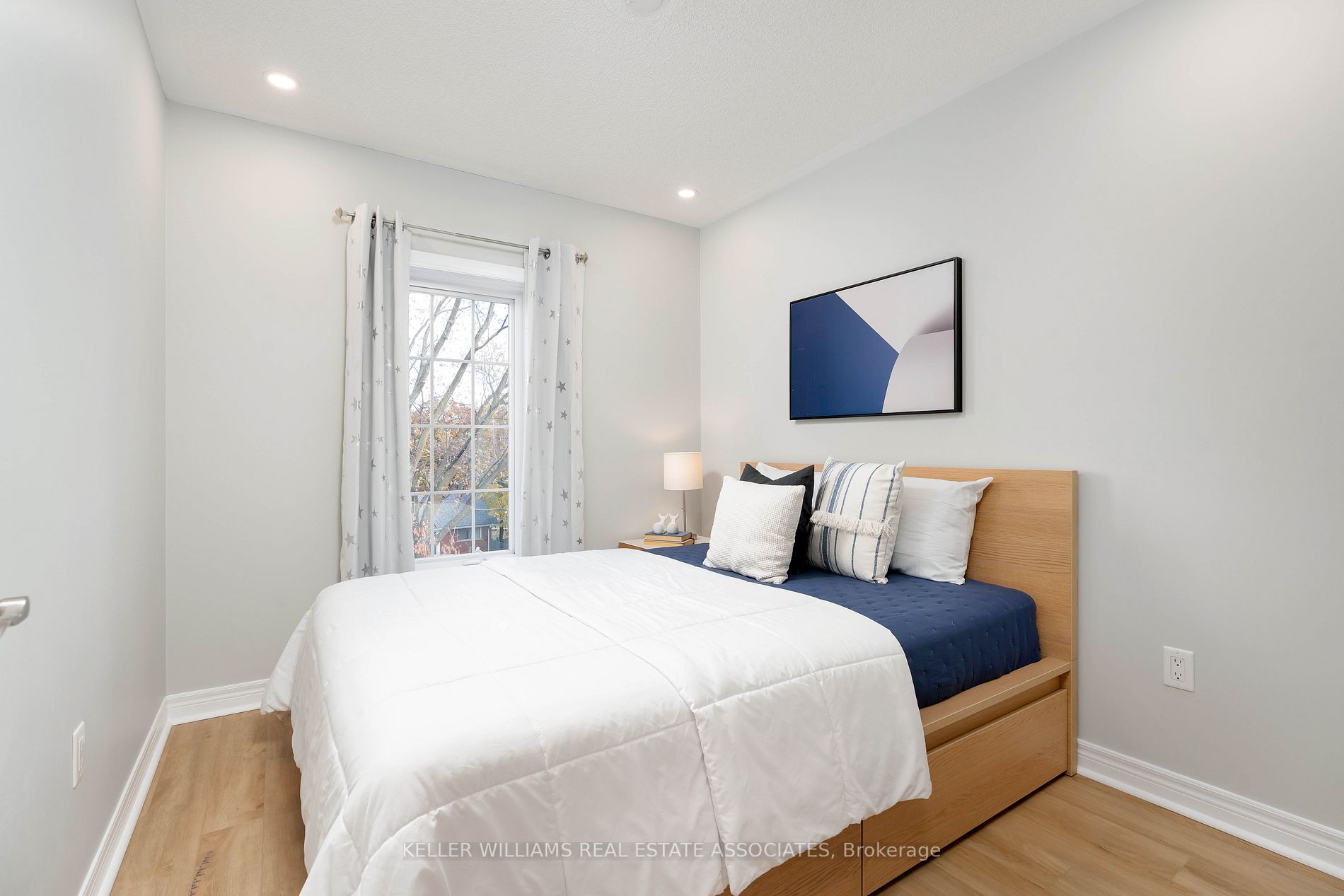 2220 Queensway Drive, #14