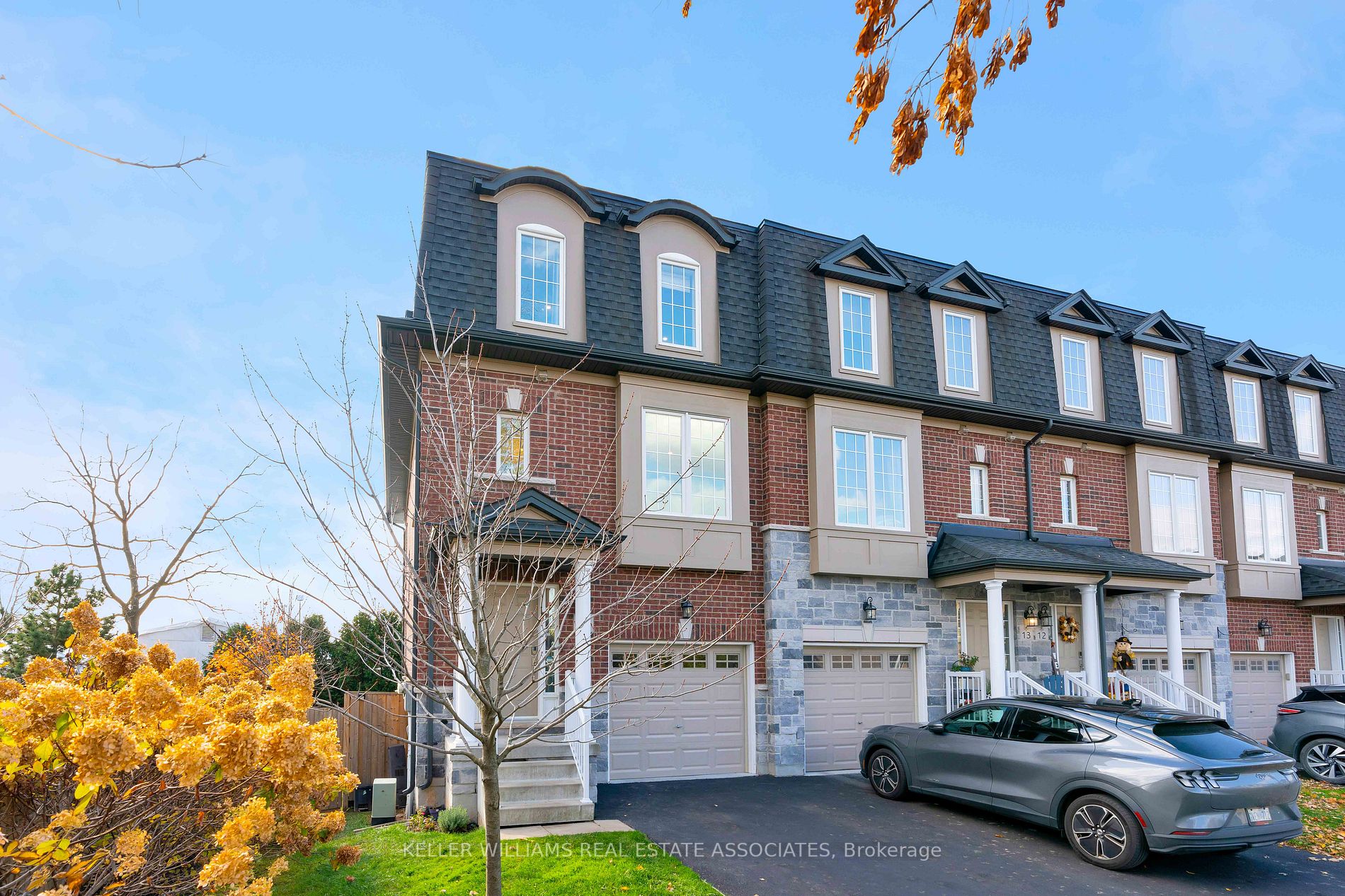 2220 Queensway Drive, #14