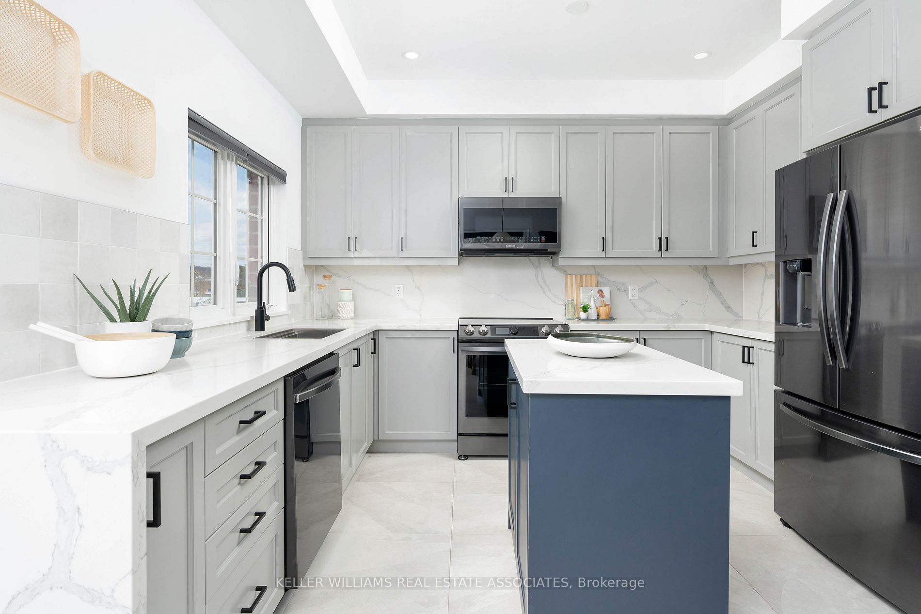 2220 Queensway Drive, #14