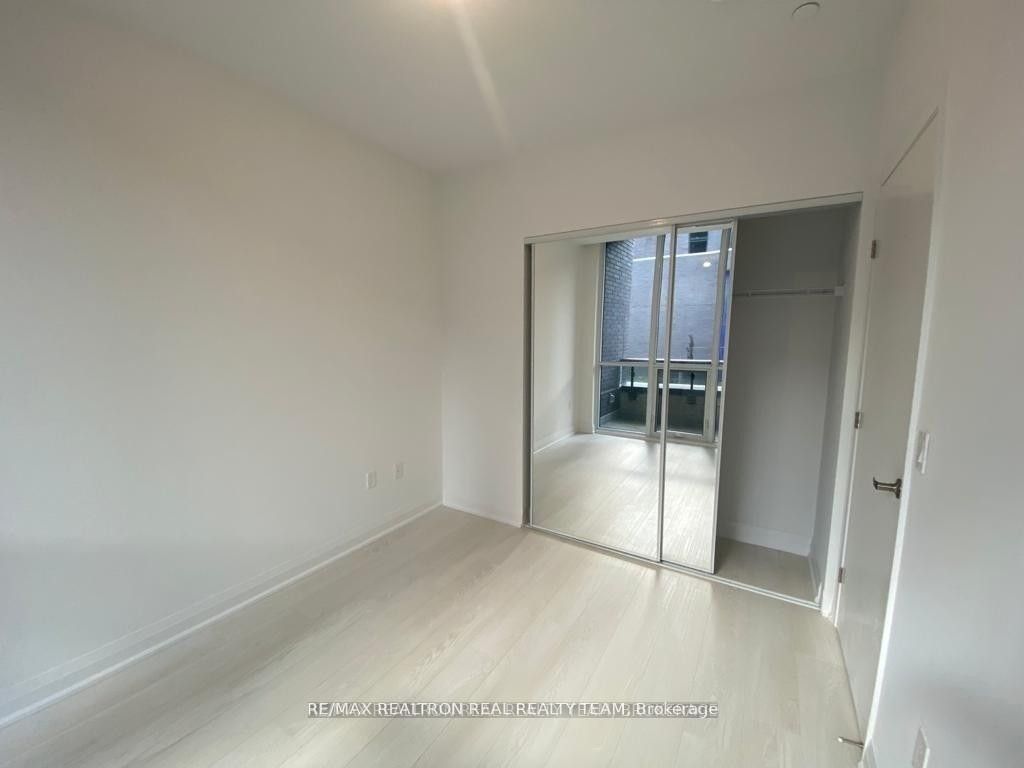 26 Gibbs Rd, #204