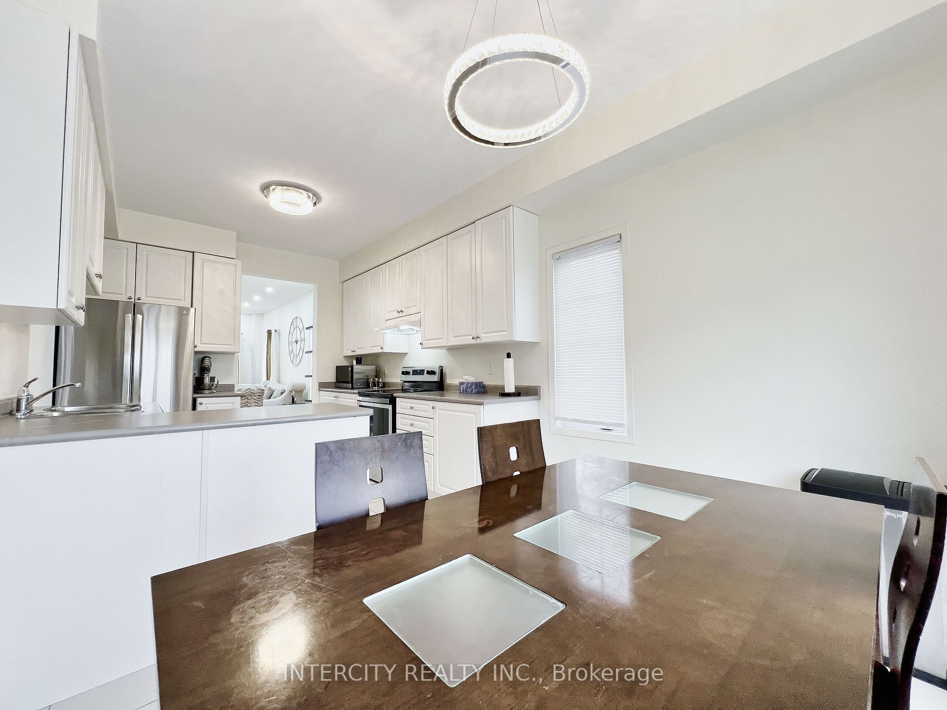 94 Commodore Dr
