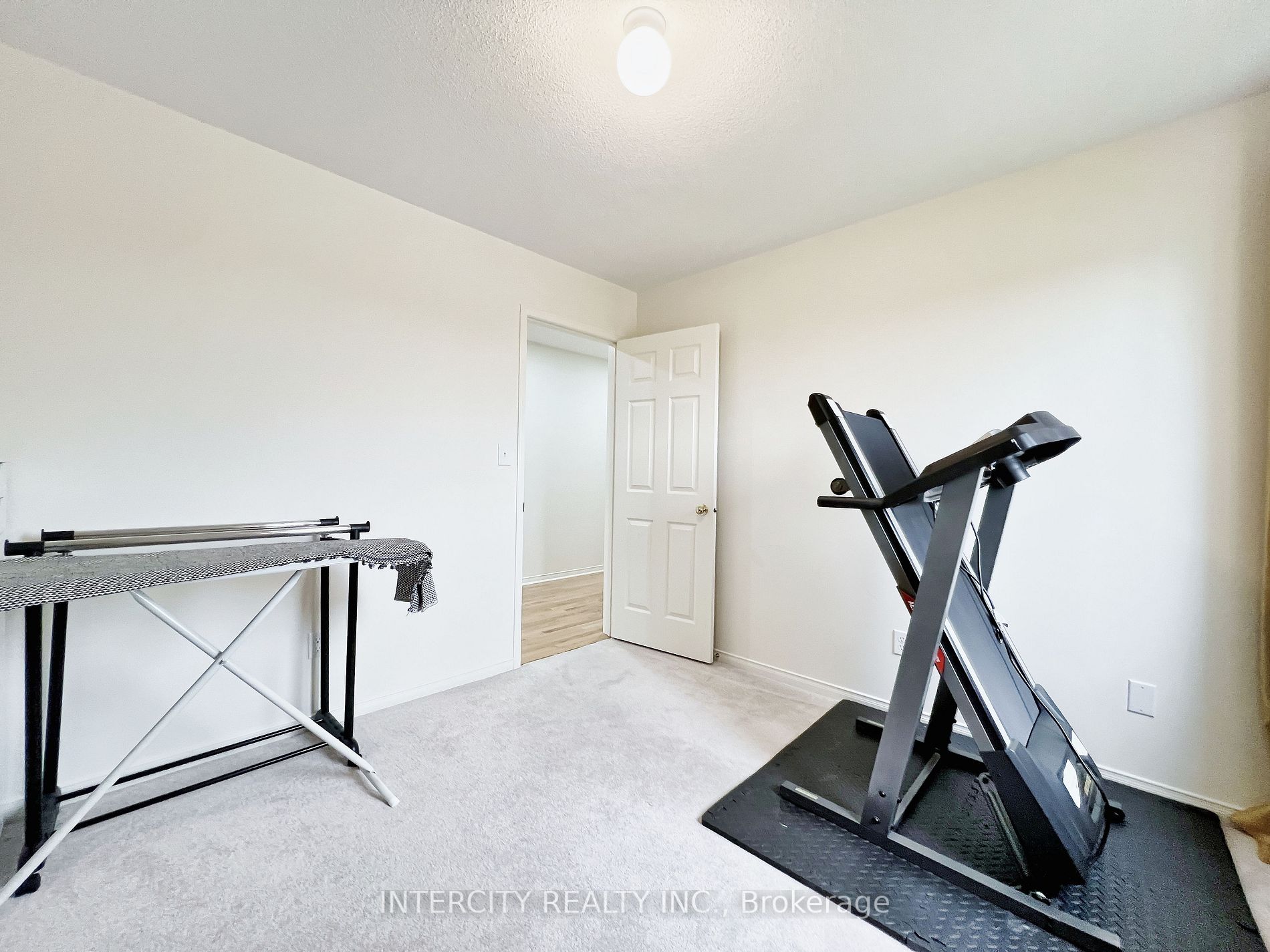 94 Commodore Dr