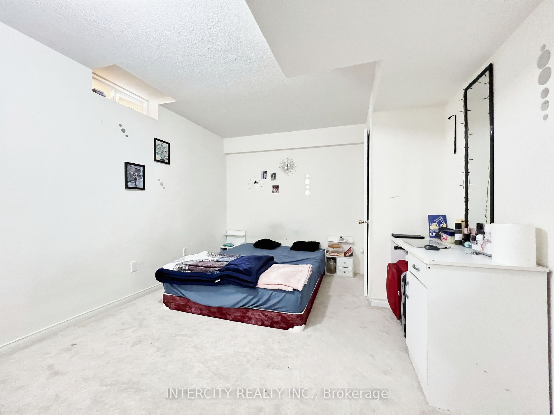 94 Commodore Dr