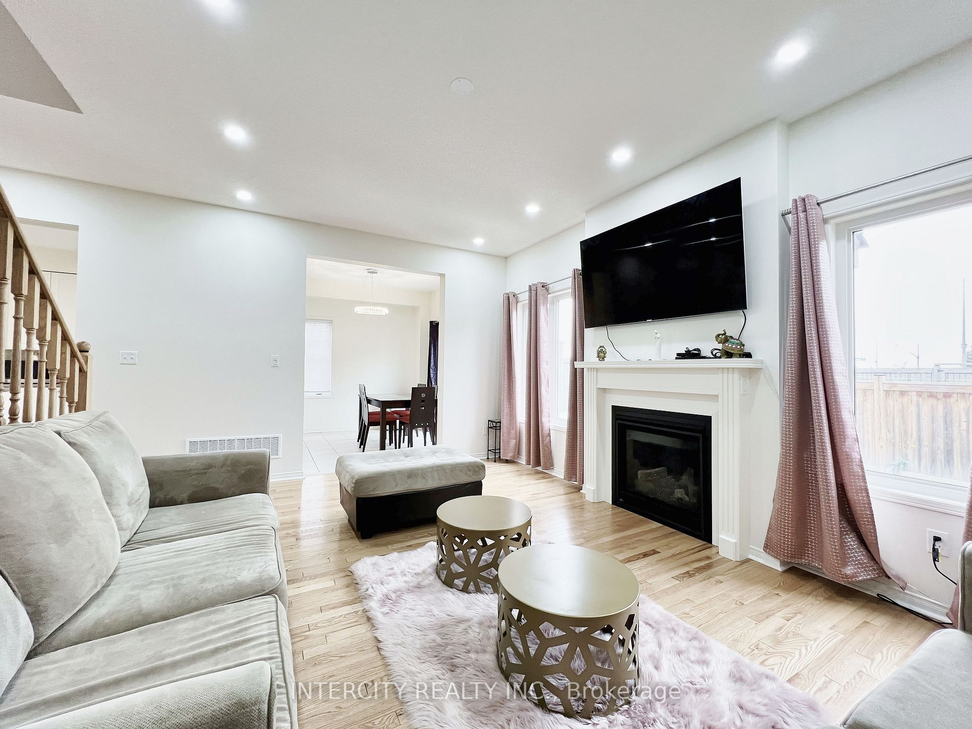 94 Commodore Dr