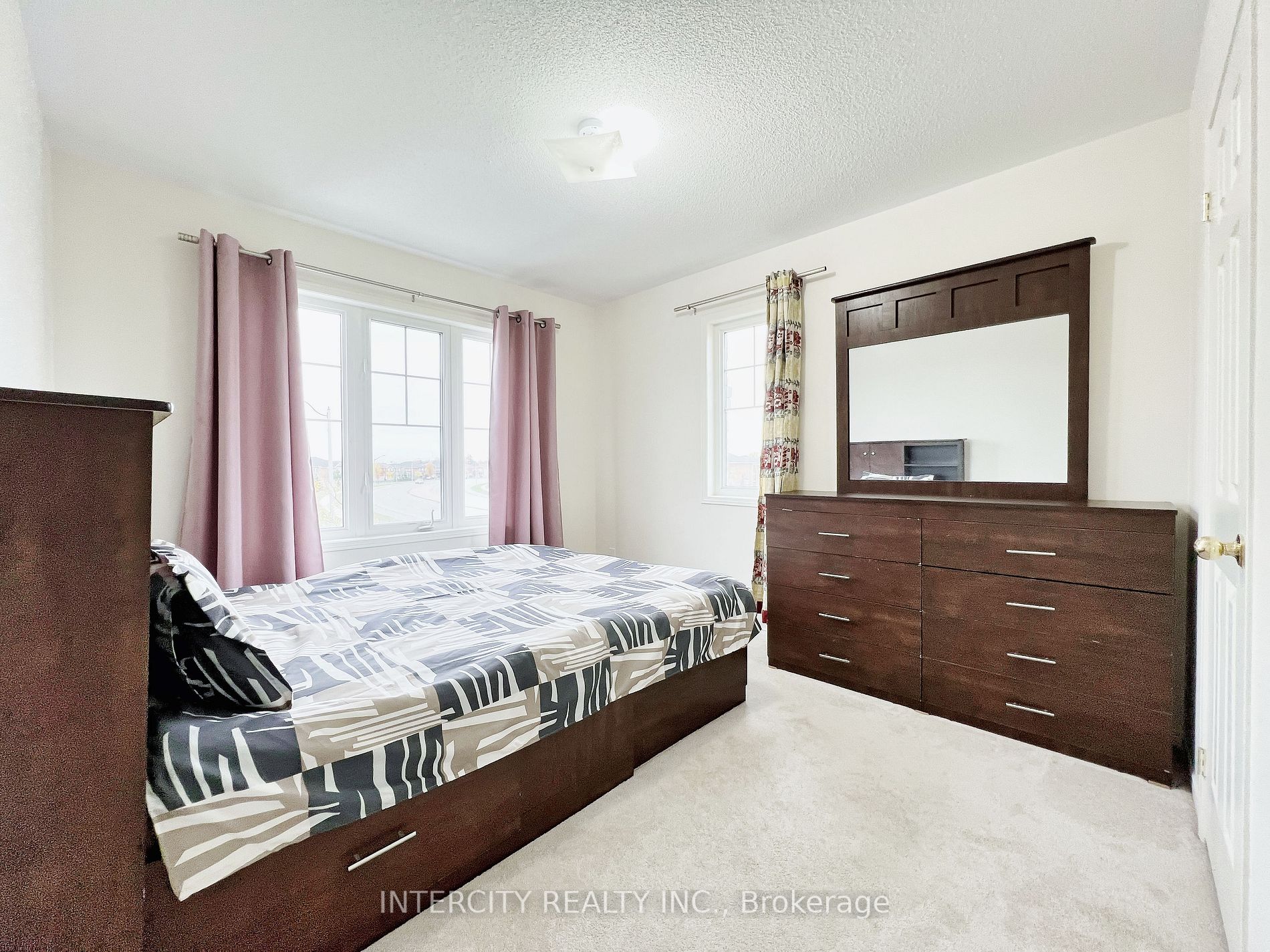 94 Commodore Dr